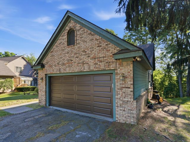 5220 Huron Hills Drive, Commerce Twp, MI 48382