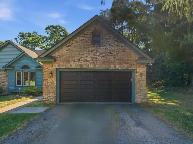 5220 Huron Hills Drive, Commerce Twp, MI 48382