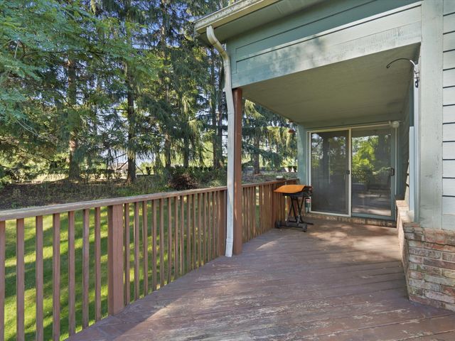 5220 Huron Hills Drive, Commerce Twp, MI 48382