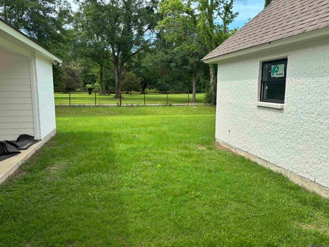 7270 Riverbank Dr, Denham Springs, LA 70706