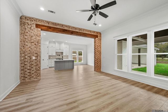 7270 Riverbank Dr, Denham Springs, LA 70706