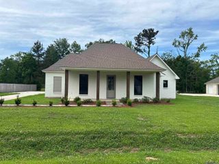 7270 Riverbank Dr, Denham Springs, LA 70706