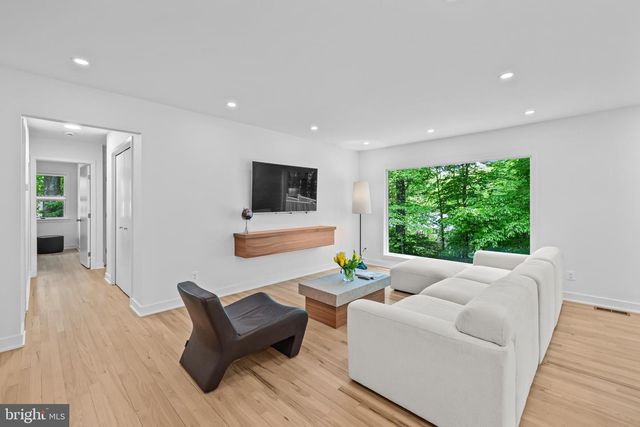 4205 BREEZEWOOD LN, Annandale, VA 22003