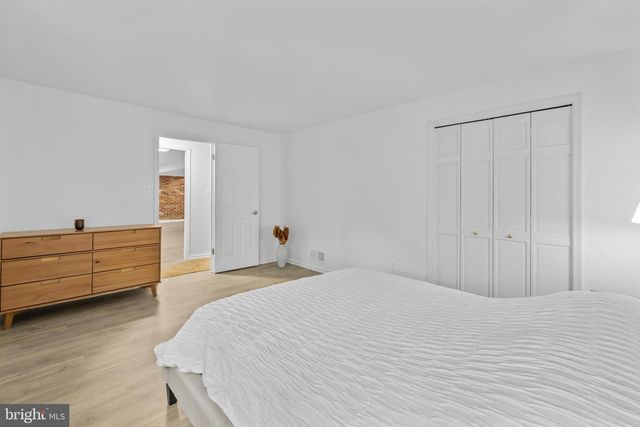 4205 BREEZEWOOD LN, Annandale, VA 22003