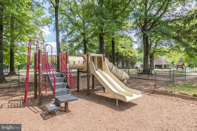 4205 BREEZEWOOD LN, Annandale, VA 22003