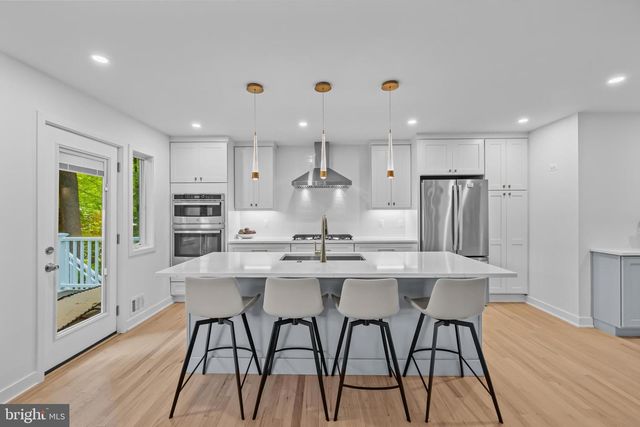 4205 BREEZEWOOD LN, Annandale, VA 22003