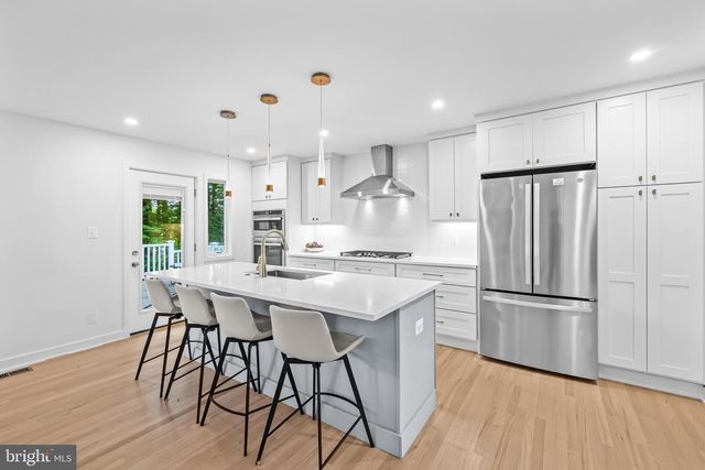 4205 BREEZEWOOD LN, Annandale, VA 22003