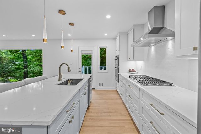 4205 BREEZEWOOD LN, Annandale, VA 22003