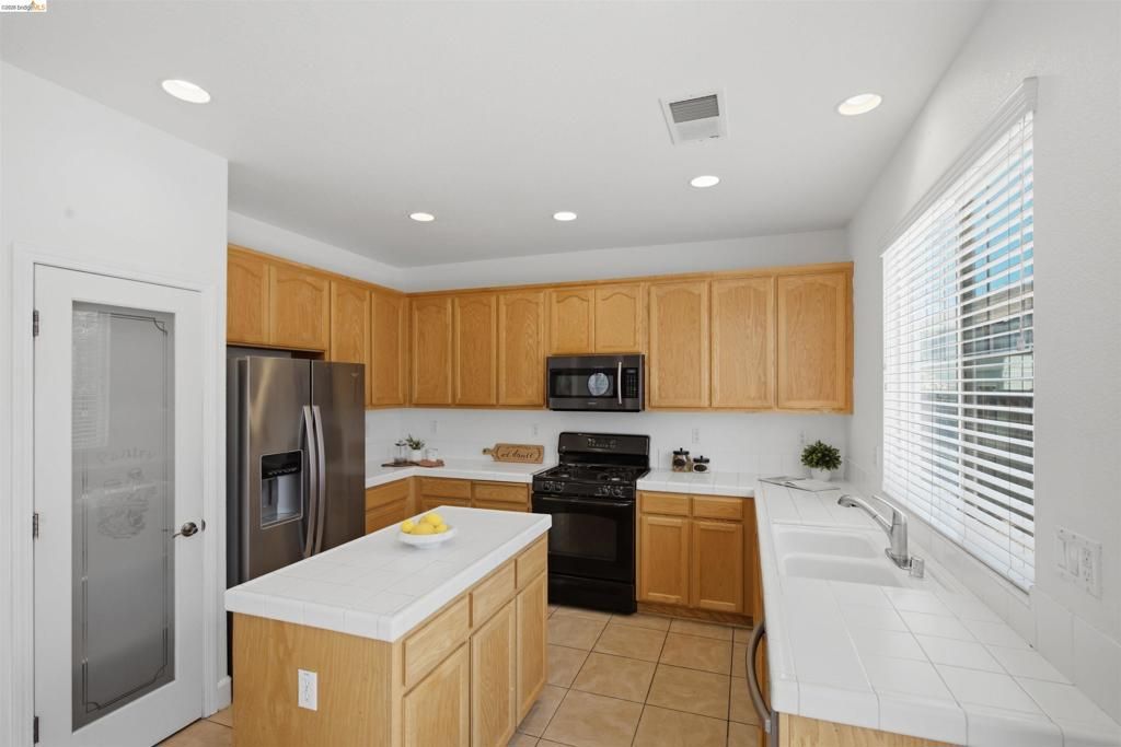 Image 7 of property listing at 5217 Rainwood Way, Antioch, CA 94531
