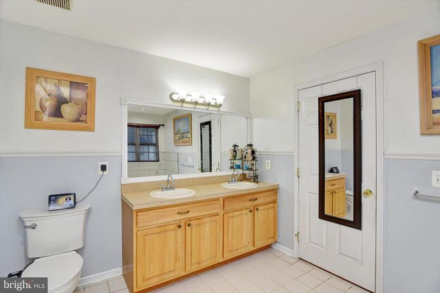 6 MARKHAM CIR, Old Bridge, NJ 08857