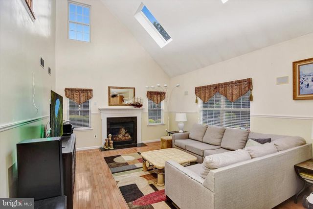6 MARKHAM CIR, Old Bridge, NJ 08857