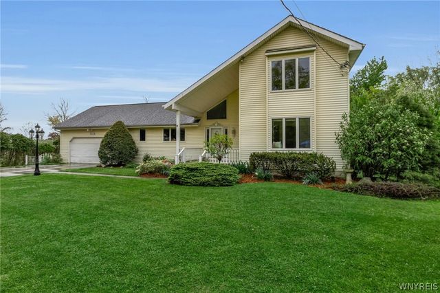 5409 Maelou Drive, Hamburg, NY 14075