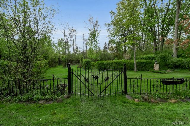 5409 Maelou Drive, Hamburg, NY 14075