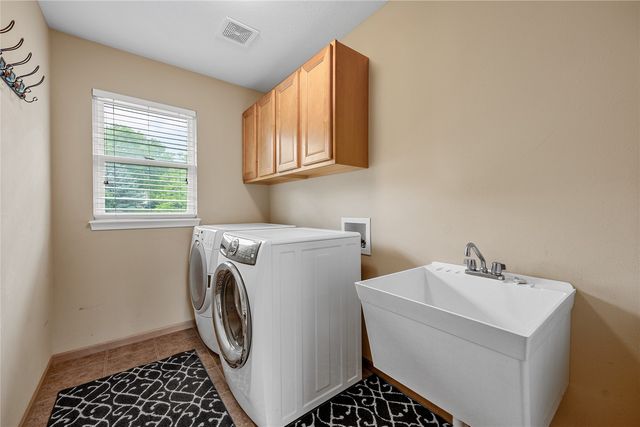 2812 Broken Woods Drive, Coralville, IA 52241