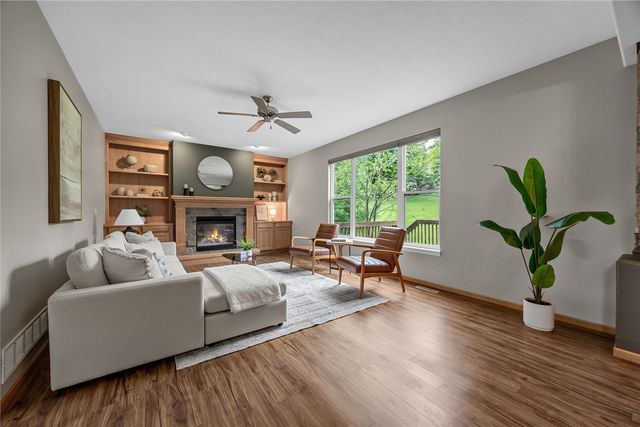 2812 Broken Woods Drive, Coralville, IA 52241
