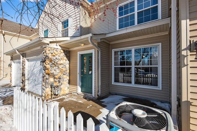 1887 Wildflower Court, Shoreview, MN 55126