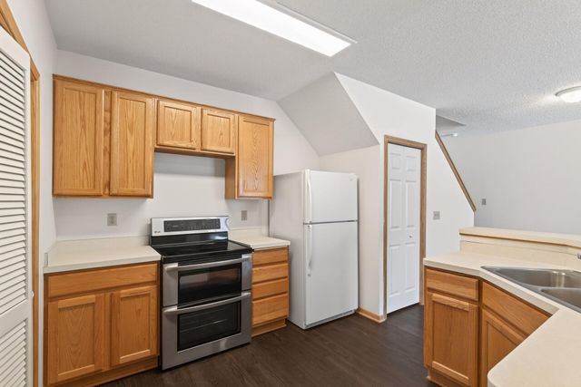 1887 Wildflower Court, Shoreview, MN 55126