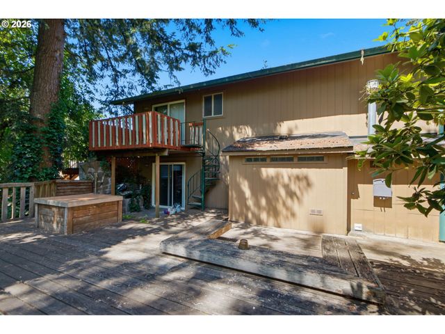 3820 Se EL CAMINO Dr, Gresham, OR 97080