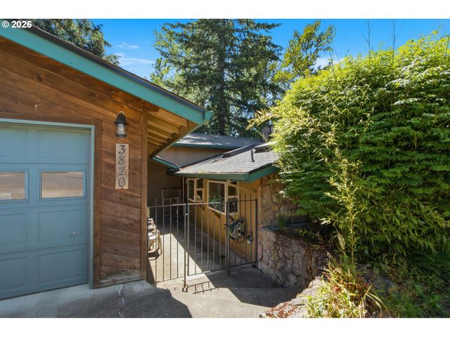 3820 Se EL CAMINO Dr, Gresham, OR 97080