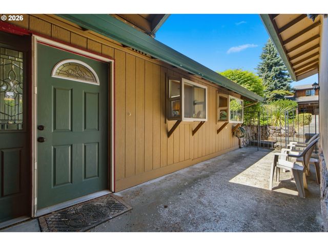 3820 Se EL CAMINO Dr, Gresham, OR 97080
