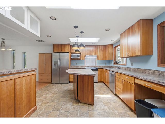 3820 Se EL CAMINO Dr, Gresham, OR 97080