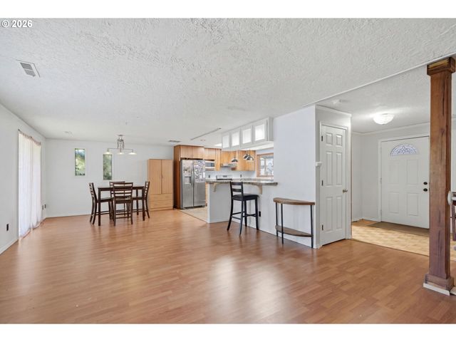 3820 Se EL CAMINO Dr, Gresham, OR 97080