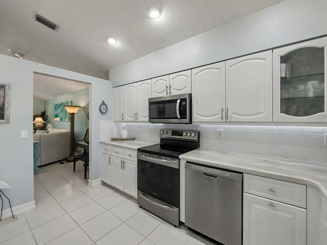7727 Great Glen Circle, Delray Beach, FL 33446