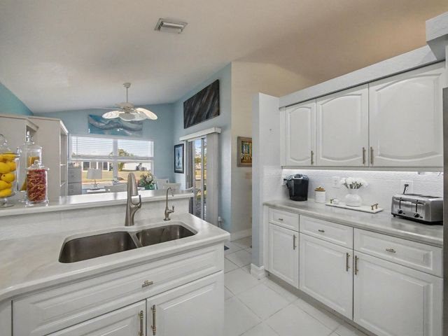 7727 Great Glen Circle, Delray Beach, FL 33446
