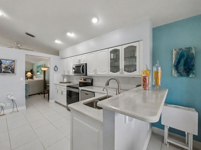 7727 Great Glen Circle, Delray Beach, FL 33446