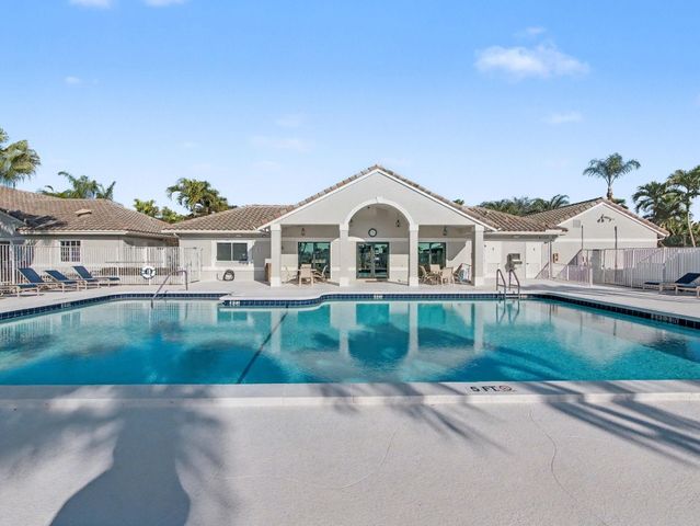 7727 Great Glen Circle, Delray Beach, FL 33446