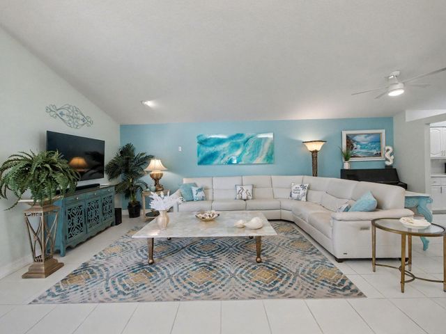 7727 Great Glen Circle, Delray Beach, FL 33446