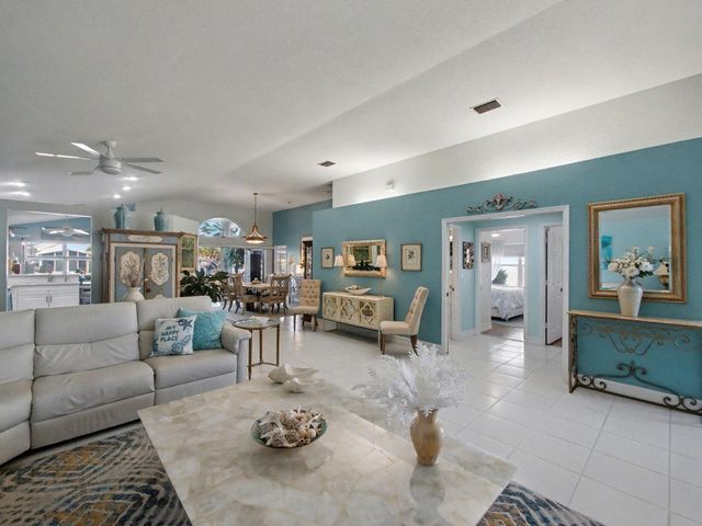 7727 Great Glen Circle, Delray Beach, FL 33446