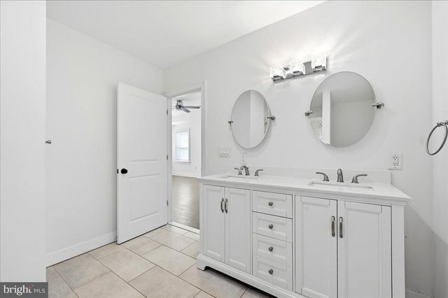 17 LIZBETH LN, Berwyn, PA 19312