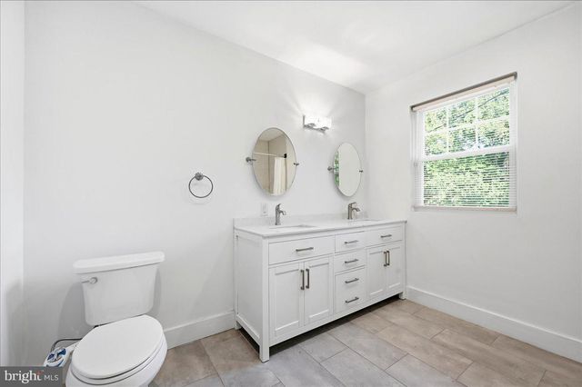 17 LIZBETH LN, Berwyn, PA 19312