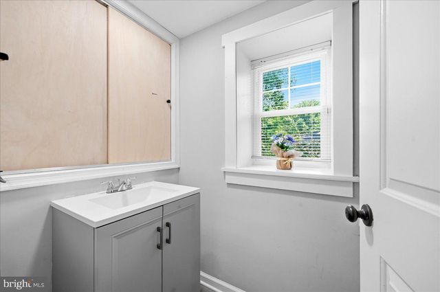 17 LIZBETH LN, Berwyn, PA 19312