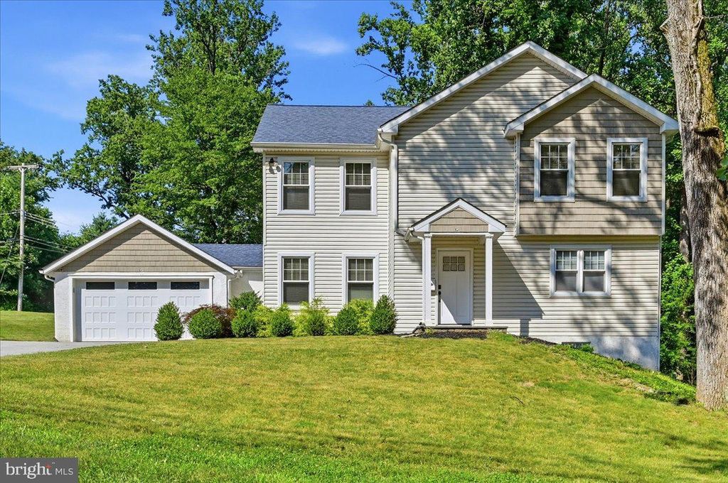 17 LIZBETH LN, Berwyn, PA 19312