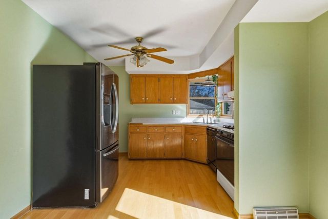 N86W18105 Summit DRIVE, Menomonee Falls, WI 53051