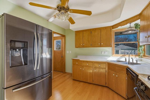 N86W18105 Summit DRIVE, Menomonee Falls, WI 53051