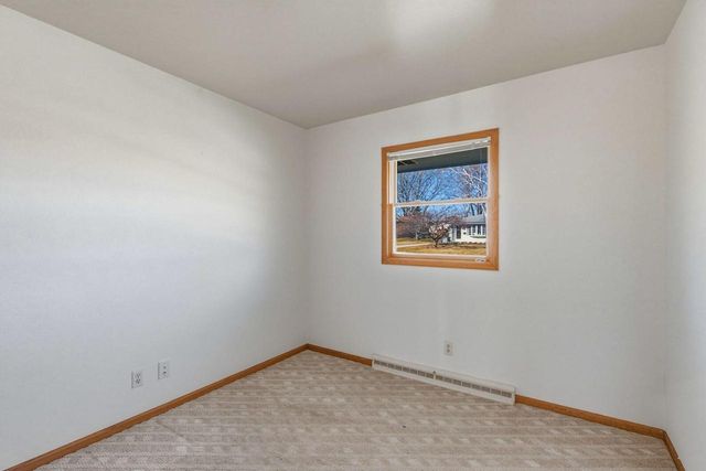 N86W18105 Summit DRIVE, Menomonee Falls, WI 53051