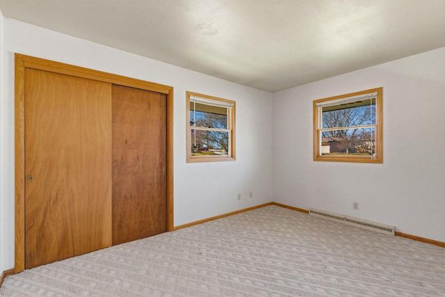 N86W18105 Summit DRIVE, Menomonee Falls, WI 53051