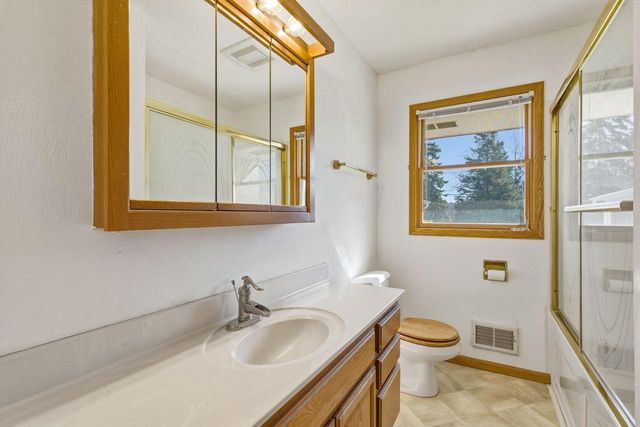 N86W18105 Summit DRIVE, Menomonee Falls, WI 53051