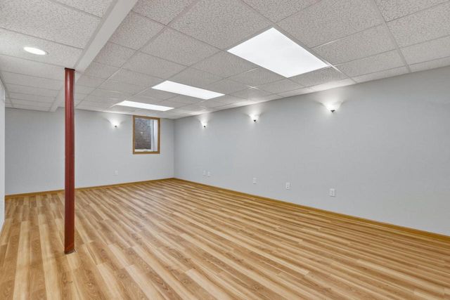 N86W18105 Summit DRIVE, Menomonee Falls, WI 53051