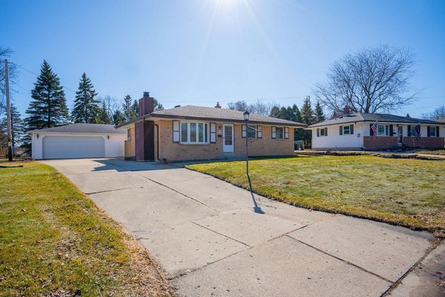 N86W18105 Summit DRIVE, Menomonee Falls, WI 53051