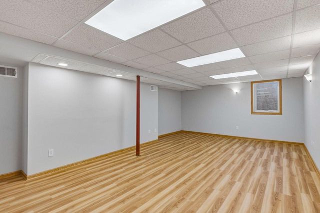 N86W18105 Summit DRIVE, Menomonee Falls, WI 53051