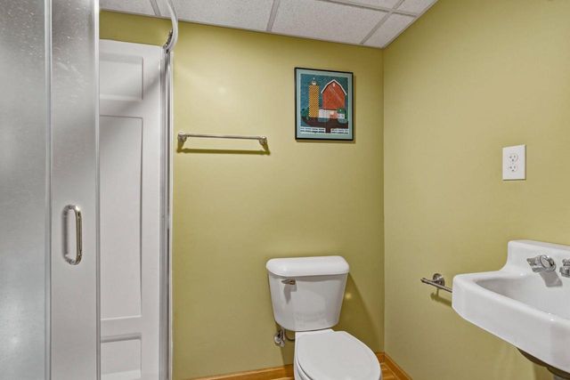 N86W18105 Summit DRIVE, Menomonee Falls, WI 53051