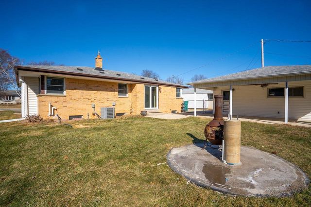 N86W18105 Summit DRIVE, Menomonee Falls, WI 53051