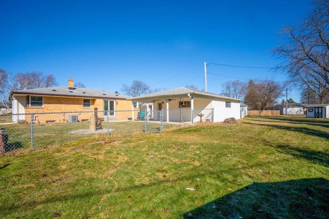 N86W18105 Summit DRIVE, Menomonee Falls, WI 53051