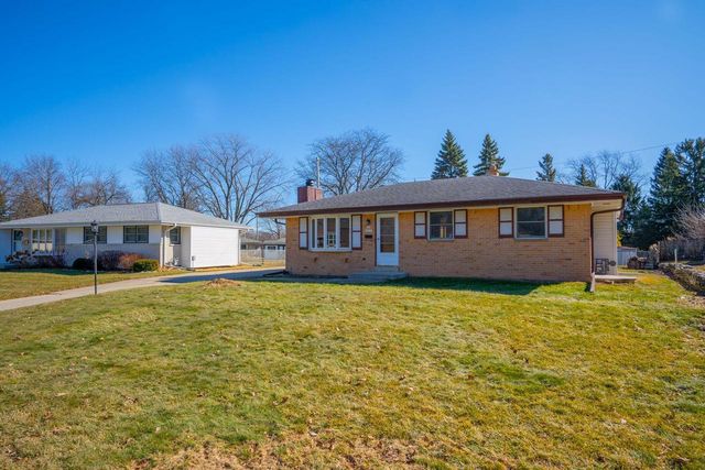 N86W18105 Summit DRIVE, Menomonee Falls, WI 53051