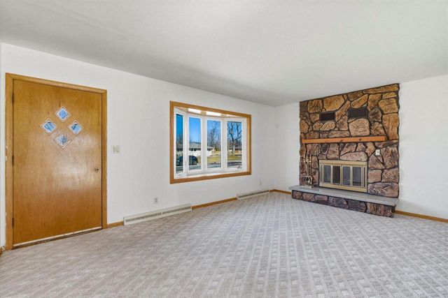 N86W18105 Summit DRIVE, Menomonee Falls, WI 53051