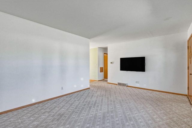 N86W18105 Summit DRIVE, Menomonee Falls, WI 53051